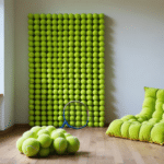 d&eacute;couvrez comment les balles de tennis recycl&eacute;es deviennent du mobilier acoustique design, alliant r&eacute;duction des d&eacute;chets et confort sonore.