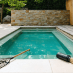 d&eacute;couvrez comment cr&eacute;er une mini-piscine &eacute;cologique gr&acirc;ce &agrave; des mat&eacute;riaux durables, des &eacute;quipements &eacute;conomes en &eacute;nergie et un entretien naturel.